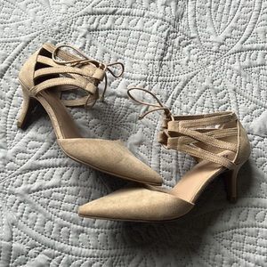 Low Heel Pointed Toe Pumps - Tan